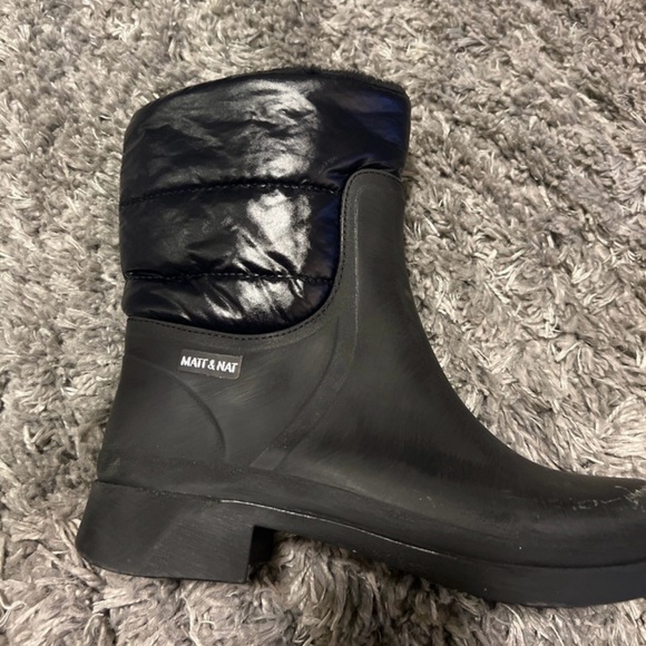 These new boots have only been worn once - Picture 2 of 2